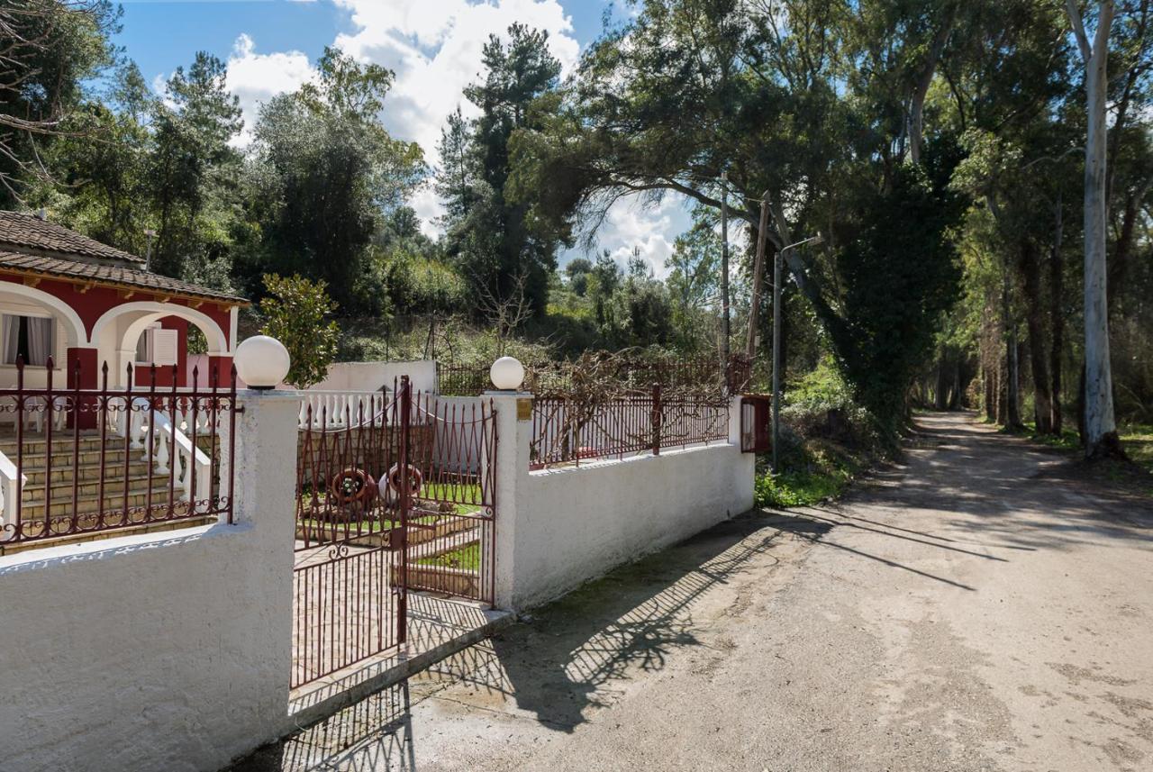 Merlyn Rooms Into The Nature, 100M From The Beach Dafnila Esterno foto