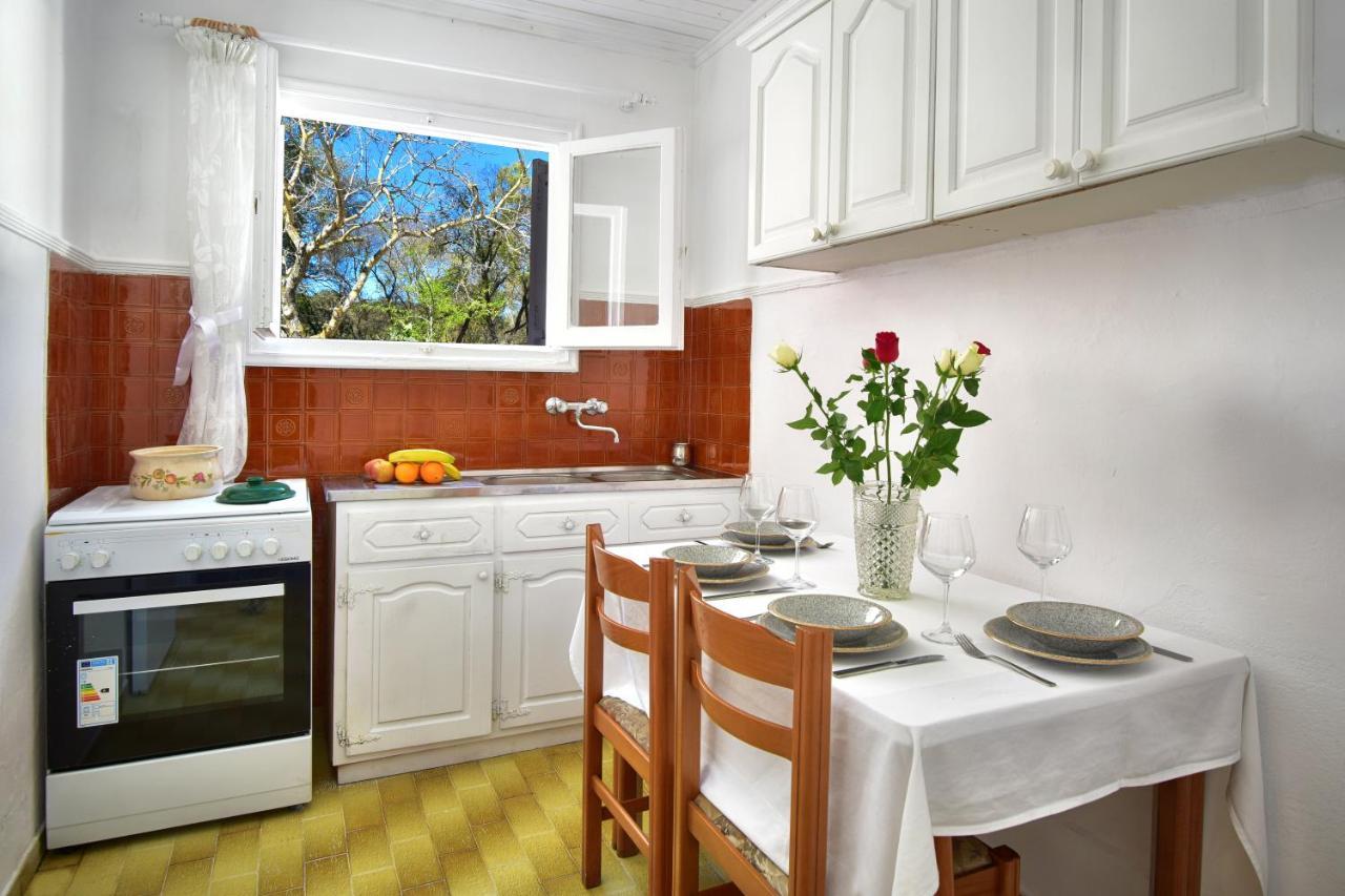 Merlyn Rooms Into The Nature, 100M From The Beach Dafnila Esterno foto